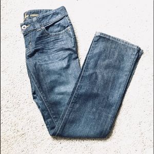 ‼️Guess jeans style Doheny women’s size 28